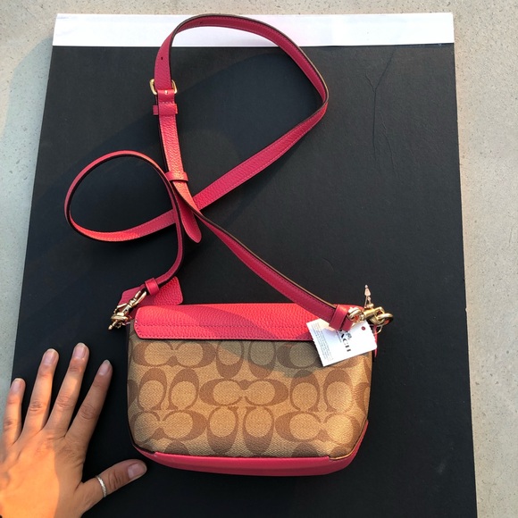 Karlee Crossbody In Signature Canvas - Picture 5 of 6